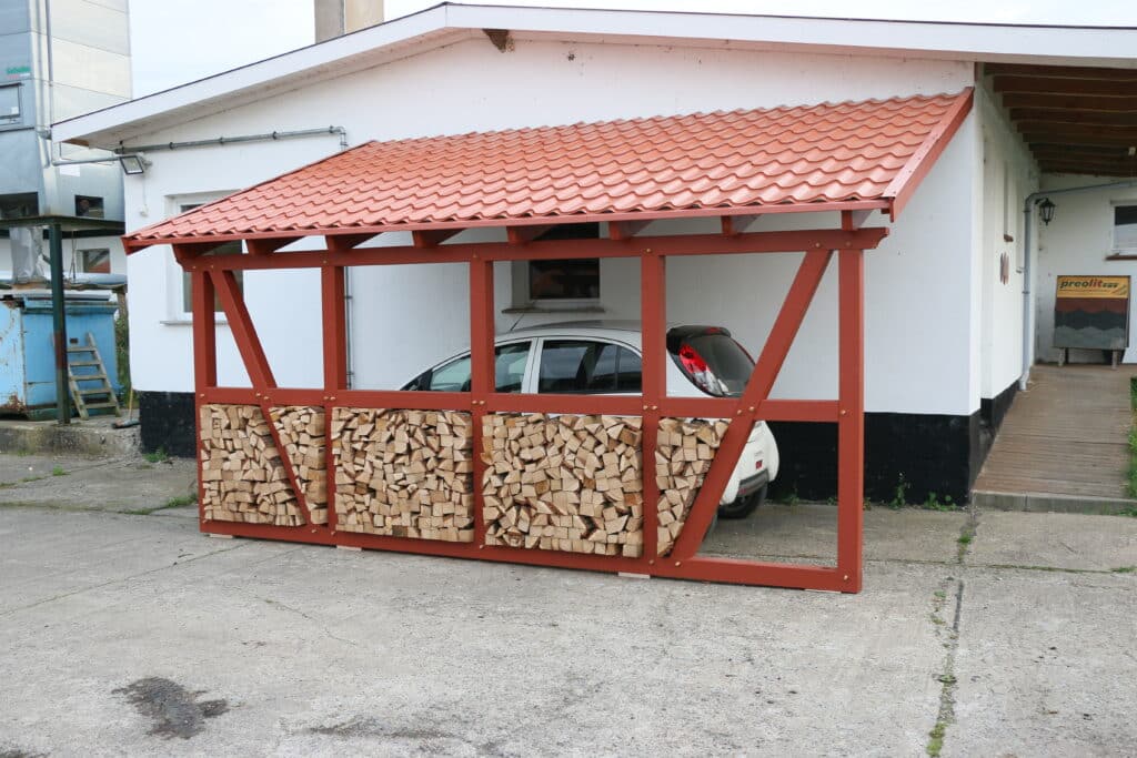 Carport mit Fachwerkwand 